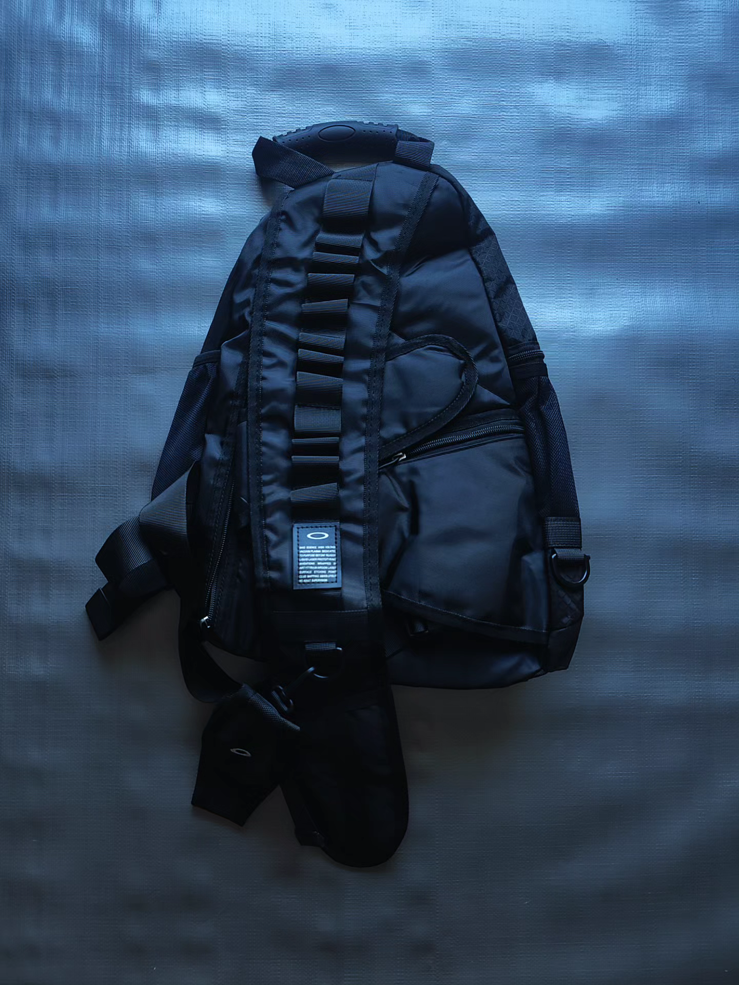 Oakley slingbags