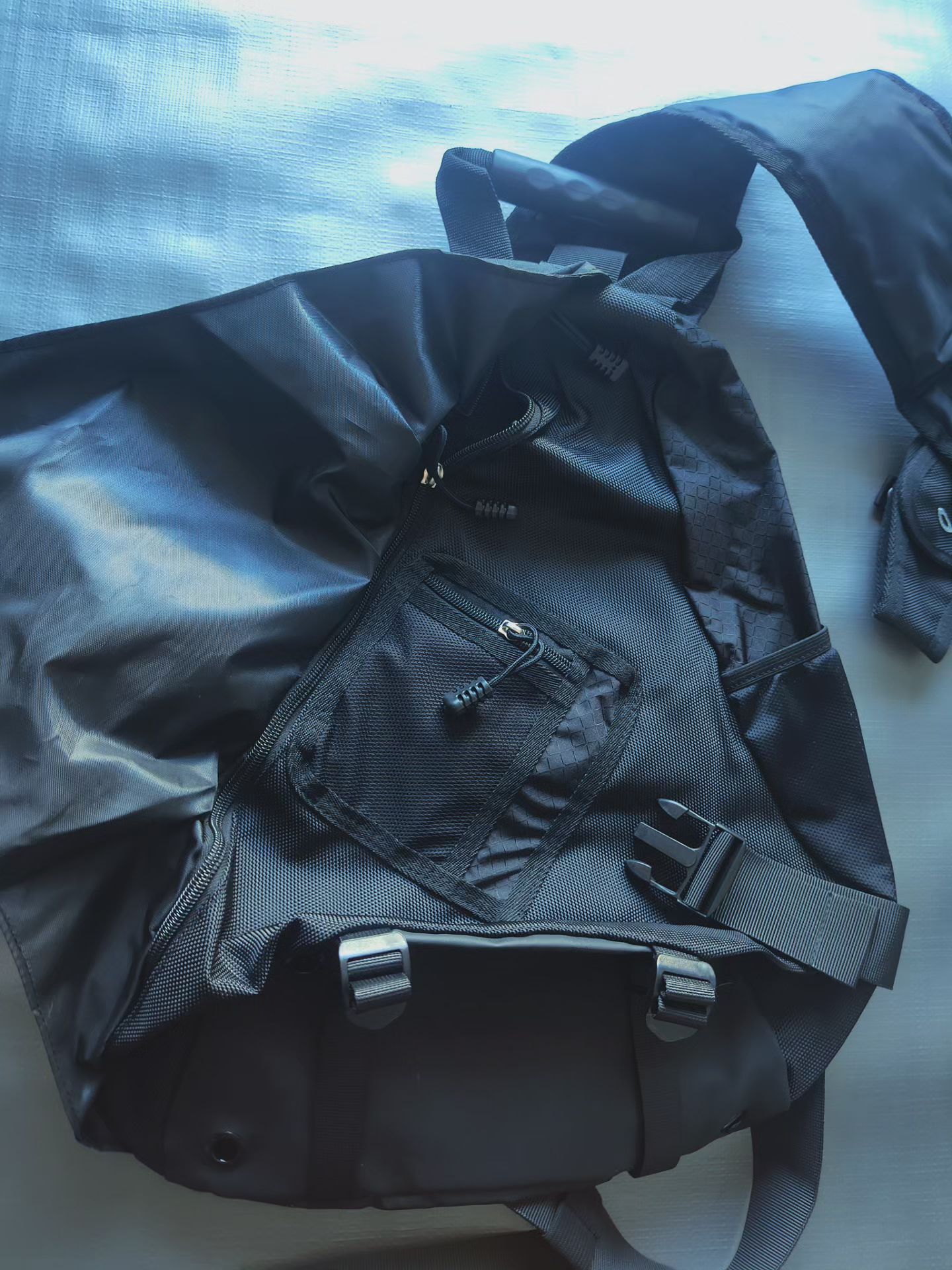 Oakley slingbags